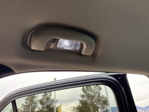 Used 2021 Chevrolet Equinox Premier image 43