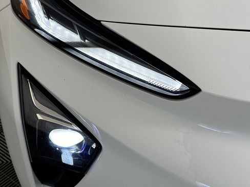 Used 2023 Chevrolet Bolt EUV LT w/ Convenience Package image 9