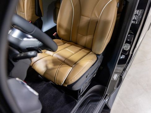 Used 2025 Mercedes-Benz Sprinter 3500 image 19