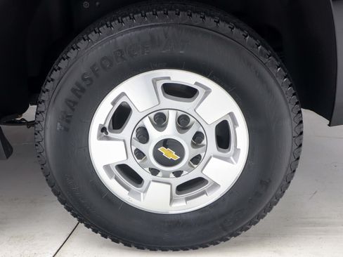 Used 2017 Chevrolet Suburban 3500 LS w/ Driver Alert Package AWD/4WD image 31