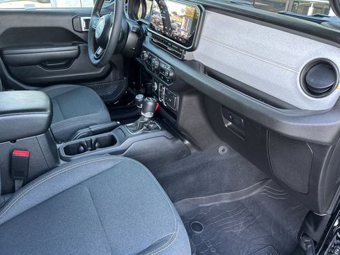 Used 2024 Jeep Wrangler Unlimited image 19