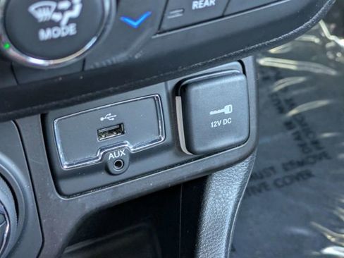 Used 2019 Jeep Renegade Trailhawk AWD/4WD image 19