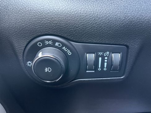 Certified 2024 Jeep Compass Limited image 44