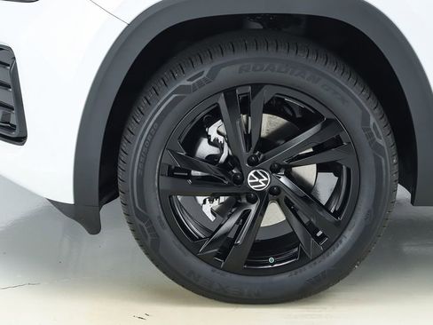 New 2026 Volkswagen Atlas Cross Sport SEL R-Line image 5