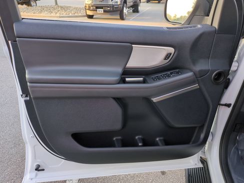 Certified 2025 Ford Expedition Active AWD/4WD image 13