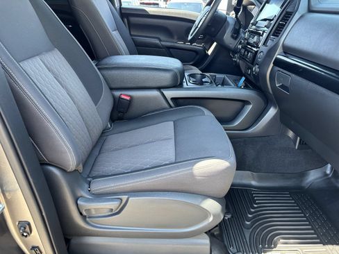 Used 2024 Nissan Titan SV w/ SV Convenience Package AWD/4WD image 32