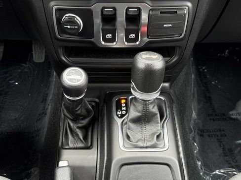 Used 2023 Jeep Wrangler Sport AWD/4WD image 6