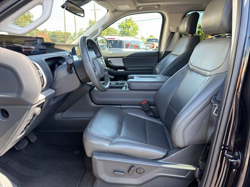 Used 2025 Ford Expedition Active AWD/4WD image 18