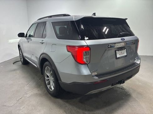 Used 2021 Ford Explorer XLT w/ Equipment Group 202A image 4