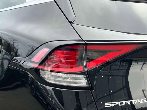 Used 2025 Kia Sportage EX image 10