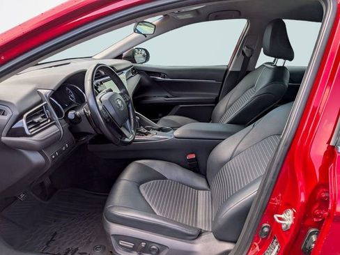 Used 2020 Toyota Camry SE FWD image 18