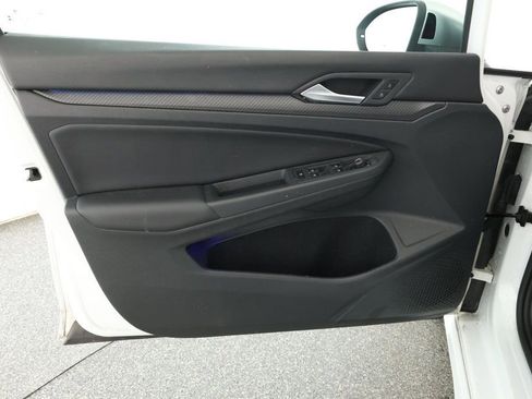 Used 2022 Volkswagen Golf R image 9