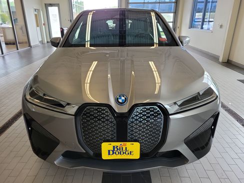 Used 2023 BMW iX xDrive50 w/ Sport Package AWD/4WD image 2