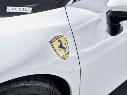 Used 2024 Ferrari SF90 Spider image 9