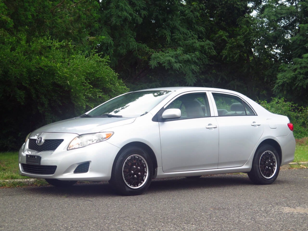 Used 2009 Toyota Corolla LE FWD image 1