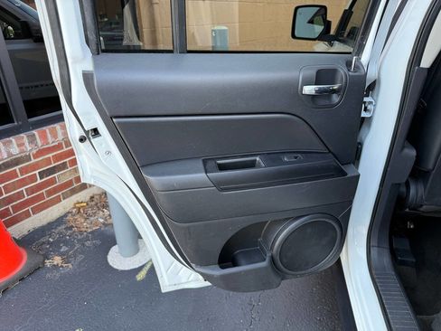 Used 2016 Jeep Patriot High Altitude image 19