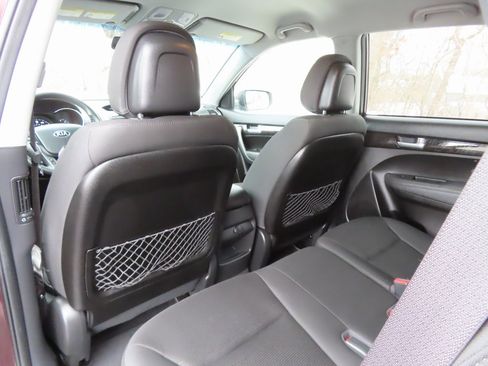 Used 2014 Kia Sorento LX image 29