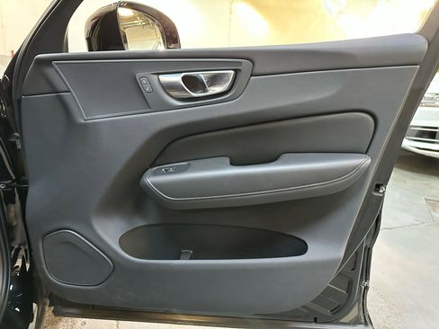 Used 2025 Volvo XC60 B5 Plus image 8