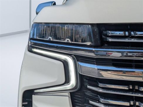 Used 2021 Chevrolet Suburban Premier w/ Premium Package image 10