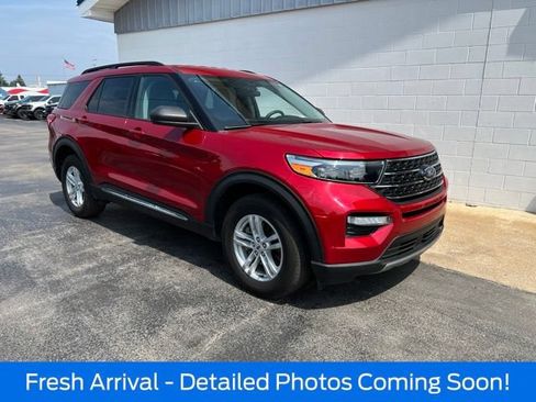 Used 2024 Ford Explorer XLT w/ Equipment Group 202A AWD/4WD image 1