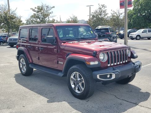 Used 2021 Jeep Wrangler Unlimited Sahara image 3