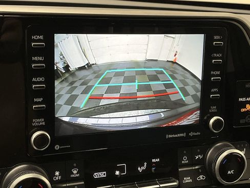 Used 2021 Toyota Highlander XLE image 5