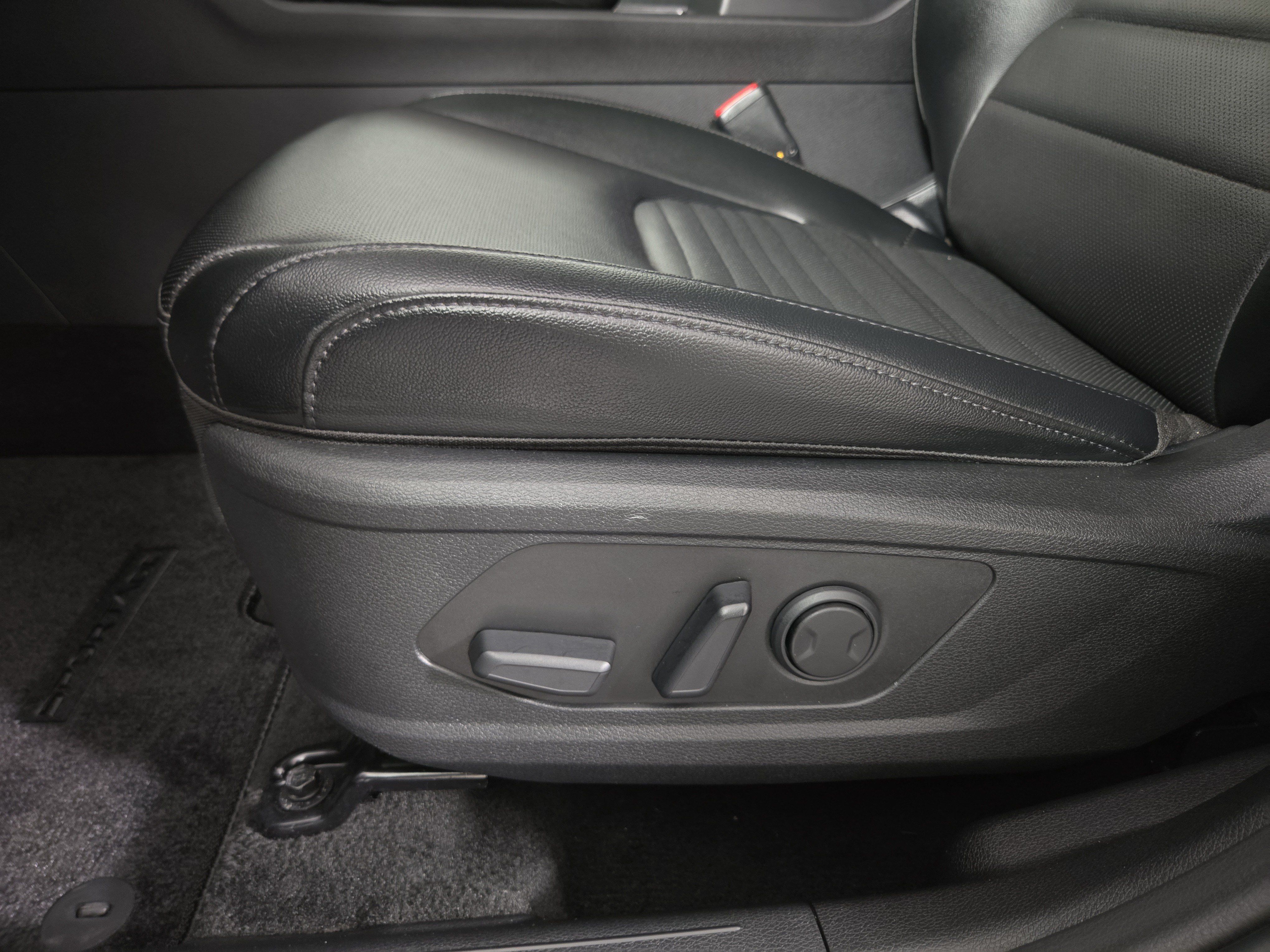 Used 2025 Kia Sportage SX FWD image 32