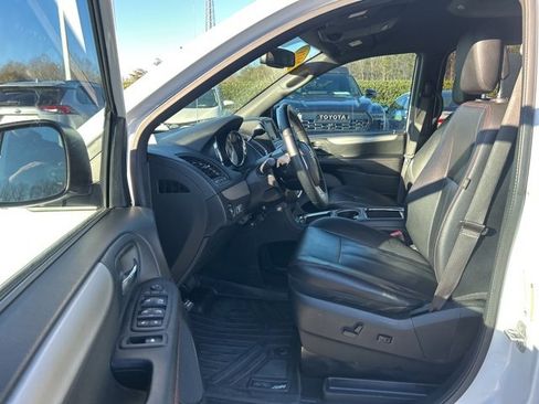 Used 2018 Dodge Grand Caravan GT image 14