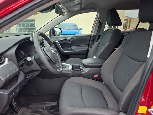 Used 2023 Toyota RAV4 LE AWD/4WD image 13