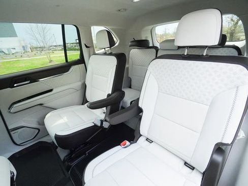 Used 2025 GMC Acadia Denali w/ LPO, Floor Liner Package image 28