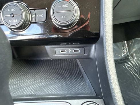 Used 2024 Volkswagen Jetta SE image 20