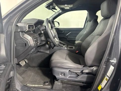 Used 2025 Toyota Tacoma SR5 AWD/4WD image 11