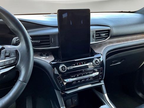 Used 2022 Ford Explorer Platinum w/ Equipment Group 601A image 10