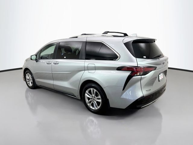 Used 2024 Toyota Sienna Limited AWD/4WD image 5