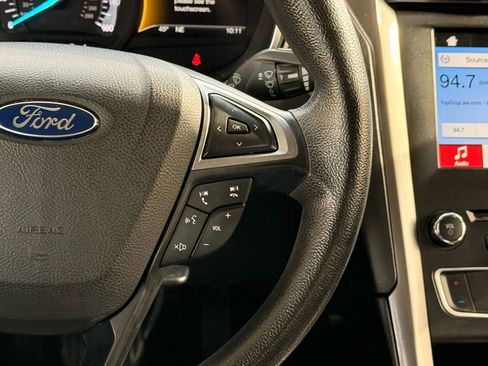 Used 2017 Ford Fusion SE w/ Fusion SE Technology Package image 32