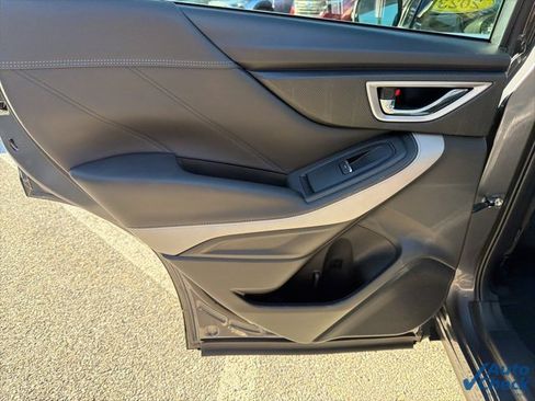 Used 2023 Subaru Forester Limited image 33