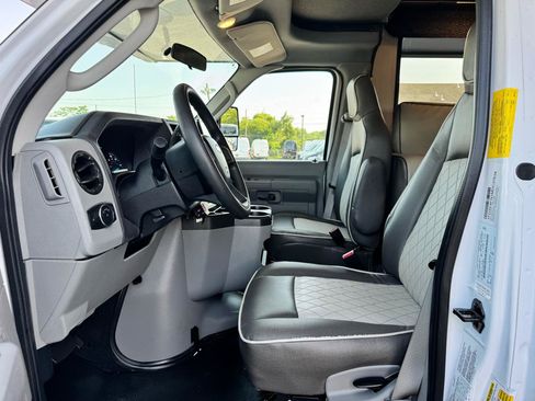 Used 2021 Ford E-450 and Econoline 450 Super Duty w/ Motorhome Prep Package RWD image 9
