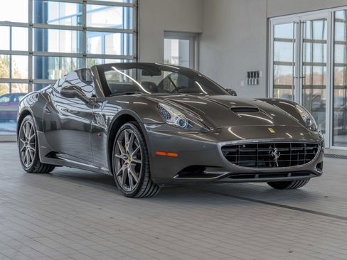 Used 2013 Ferrari California image 23