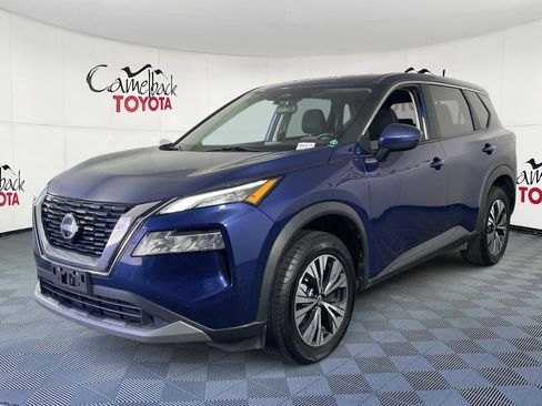 Used 2023 Nissan Rogue SV image 2