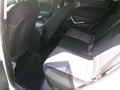 Used 2025 Kia Soul LX w/ LX Technology Package FWD image 9