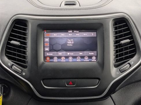 Used 2019 Jeep Cherokee Latitude w/ Popular Appearance Group FWD image 22