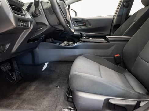 Used 2025 Toyota Prius LE FWD image 9