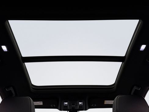 Used 2021 GMC Yukon Denali w/ Denali Premium Package image 25