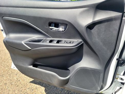 New 2025 Nissan Versa SV w/ Trunk Package FWD image 12