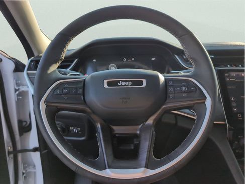 Used 2023 Jeep Grand Cherokee Limited w/ Black Appearance Package AWD/4WD image 22