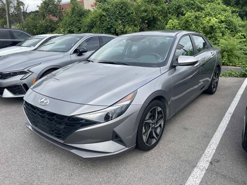Used 2023 Hyundai Elantra SEL w/ Convenience Package FWD image 3