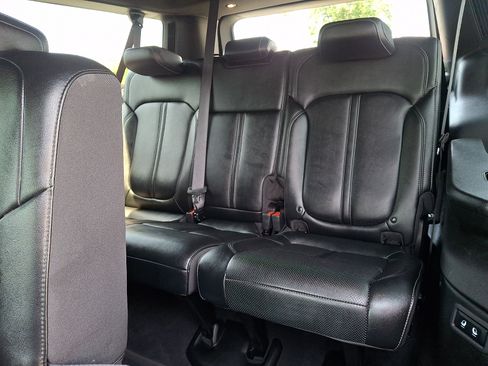 Used 2024 Jeep Wagoneer L Series III w/ Flexible Seating Group AWD/4WD image 11