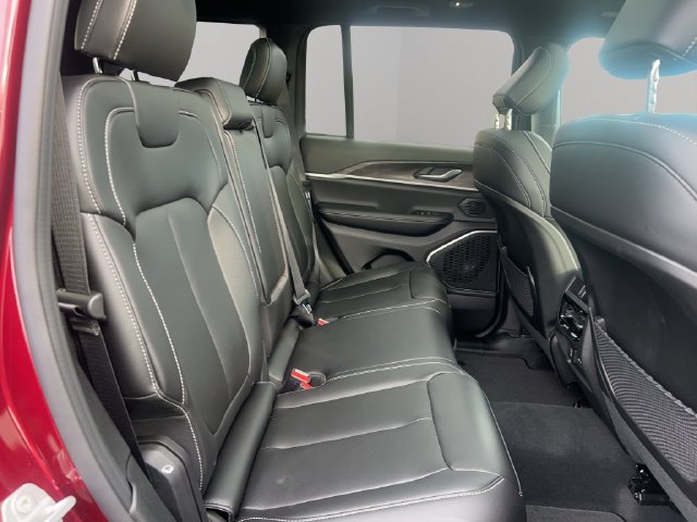New 2026 Jeep Grand Cherokee Limited w/ Limited Altitude Package AWD/4WD image 23