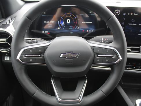 New 2026 Chevrolet Equinox LT w/ Convenience Package II FWD image 11