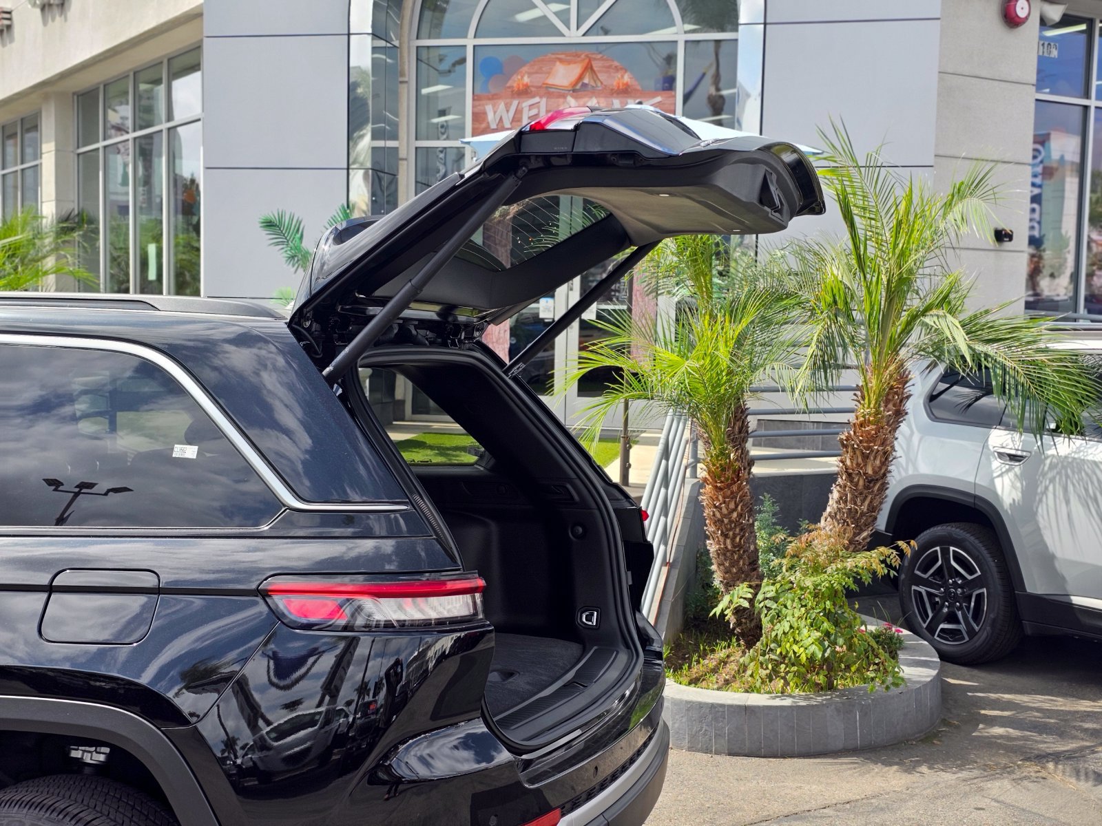 New 2027 Jeep Grand Cherokee Limited AWD/4WD image 12